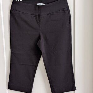 Ricki’s Black Pull‑On Capri Pants